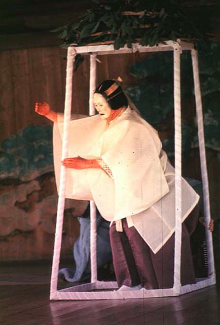 Motomezuka, Act 2, performed by a troupe of the Kita School, April
1977. Photograph courtesy of the estate of Karen Brazell, copyright
Global Performing Arts Database