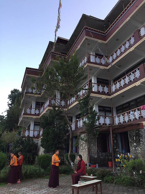 瓊英卓瑪在尼泊爾興辦的學校Arya Tara School（意即光榮的度母）。