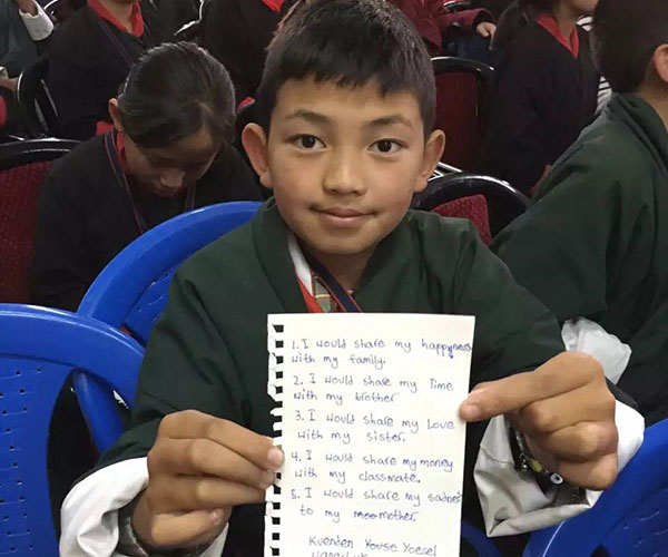 Quin每次到不丹都會開班教小朋友理財。未雨綢繆，永遠不會來得遲。