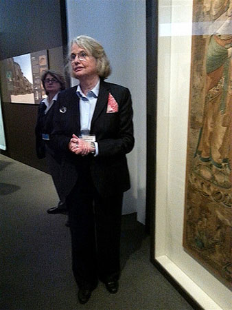 Mimi Gardner Gates discussing Buddhist works at the Getty exhibition Cave Temples of Dunhuang: Buddhist Art on China’s Silk Road. Photo by the author