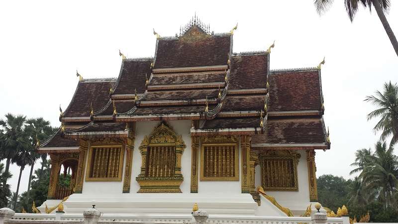 圖7 - 大皇宮金堂Haw Pha Bang重叠式的屋頂