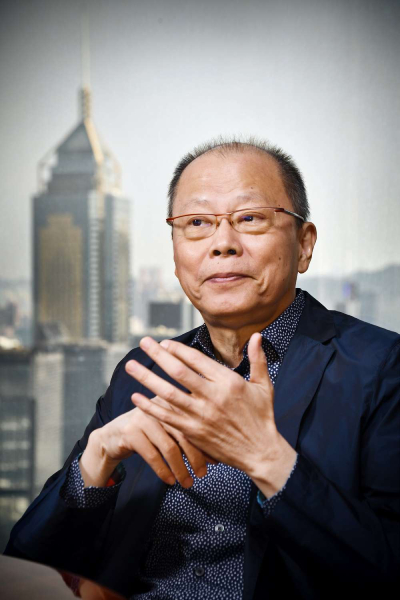 張毅直言,當初決心離開影壇,與楊惠姍一同創立琉璃工房,是希望藉著琉璃創作做一些有益人心、有利文化承傳的事。 張毅直言,當初決心離開影壇,與楊惠姍一同創立琉璃工房,是希望藉著琉璃創作做一些有益人心、有利文化承傳的事。