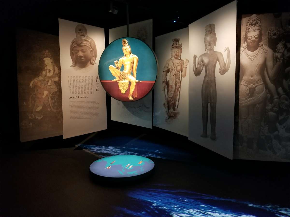 2. 《海上佛教地圖集》展覽涵蓋範圍廣泛，從觀世音菩薩形象之演變到佛教雕塑的發展都有述及。