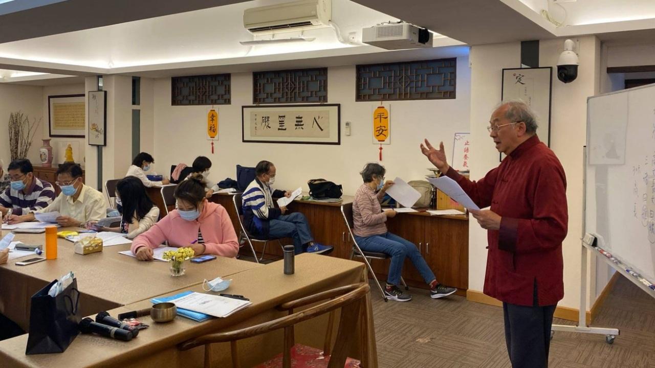 溫先生主講的「論語一百」讀經班已舉辦多年,無論男女老幼都可免費參加(圖:受訪者提供)。 溫先生主講的「論語一百」讀經班已舉辦多年,無論男女老幼都可免費參加(圖:受訪者提供)。